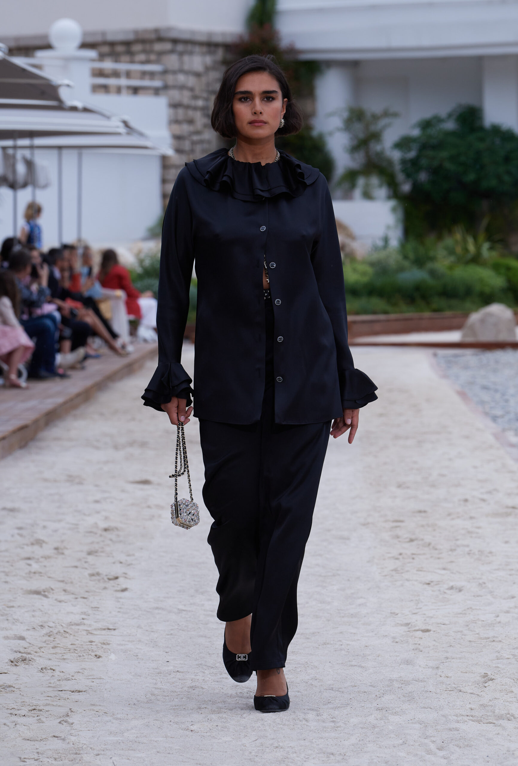 To Chanel Cruise 2022/23 show ήταν Formula 1 inspired-16