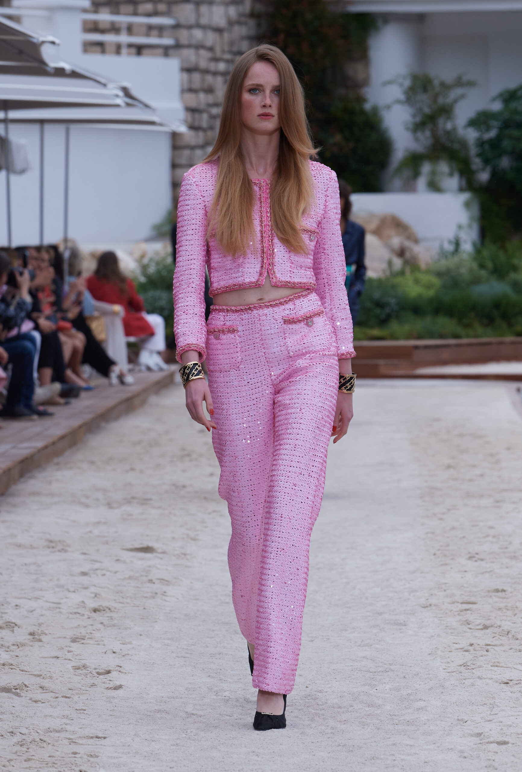 To Chanel Cruise 2022/23 show ήταν Formula 1 inspired-24