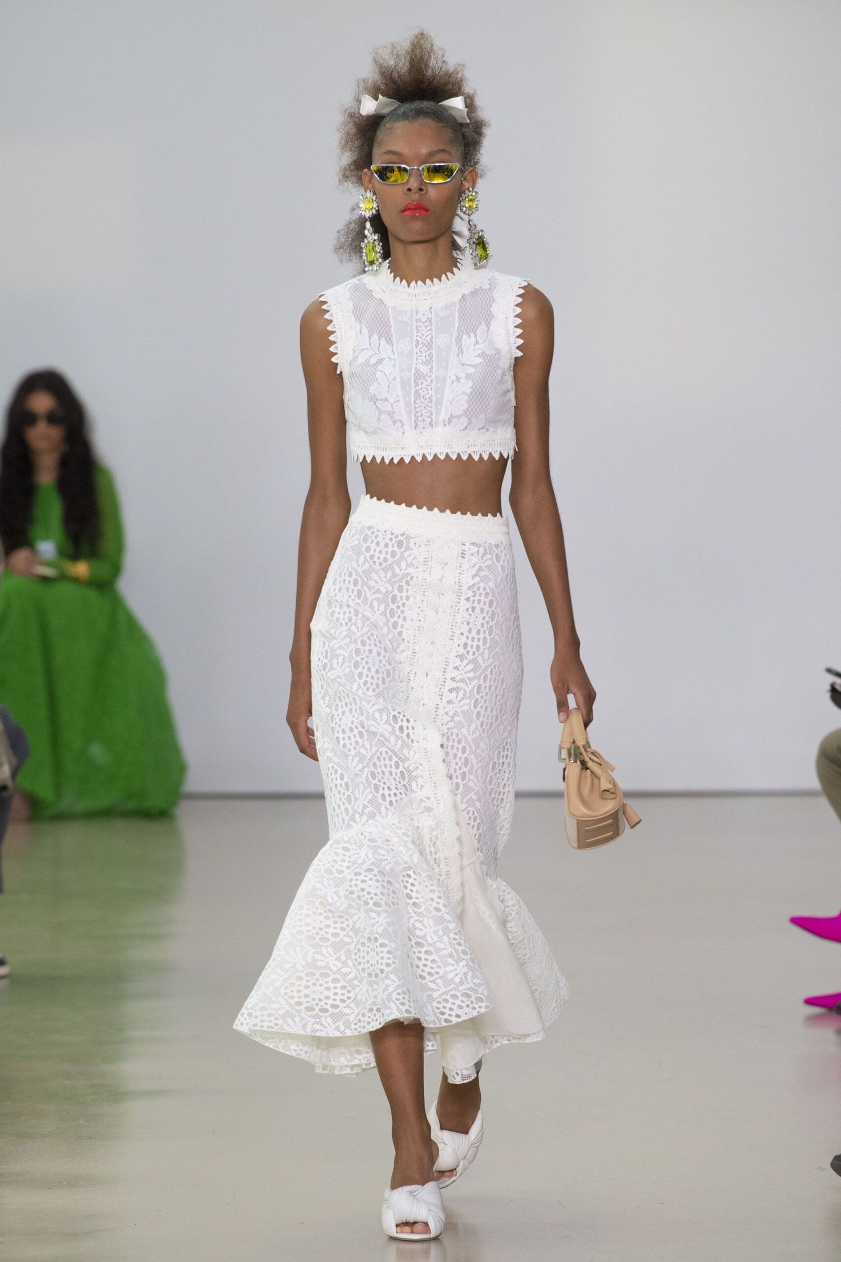 Total white: Οι Vogue approved συνδυασμοί του φετινού καλοκαιριού-4