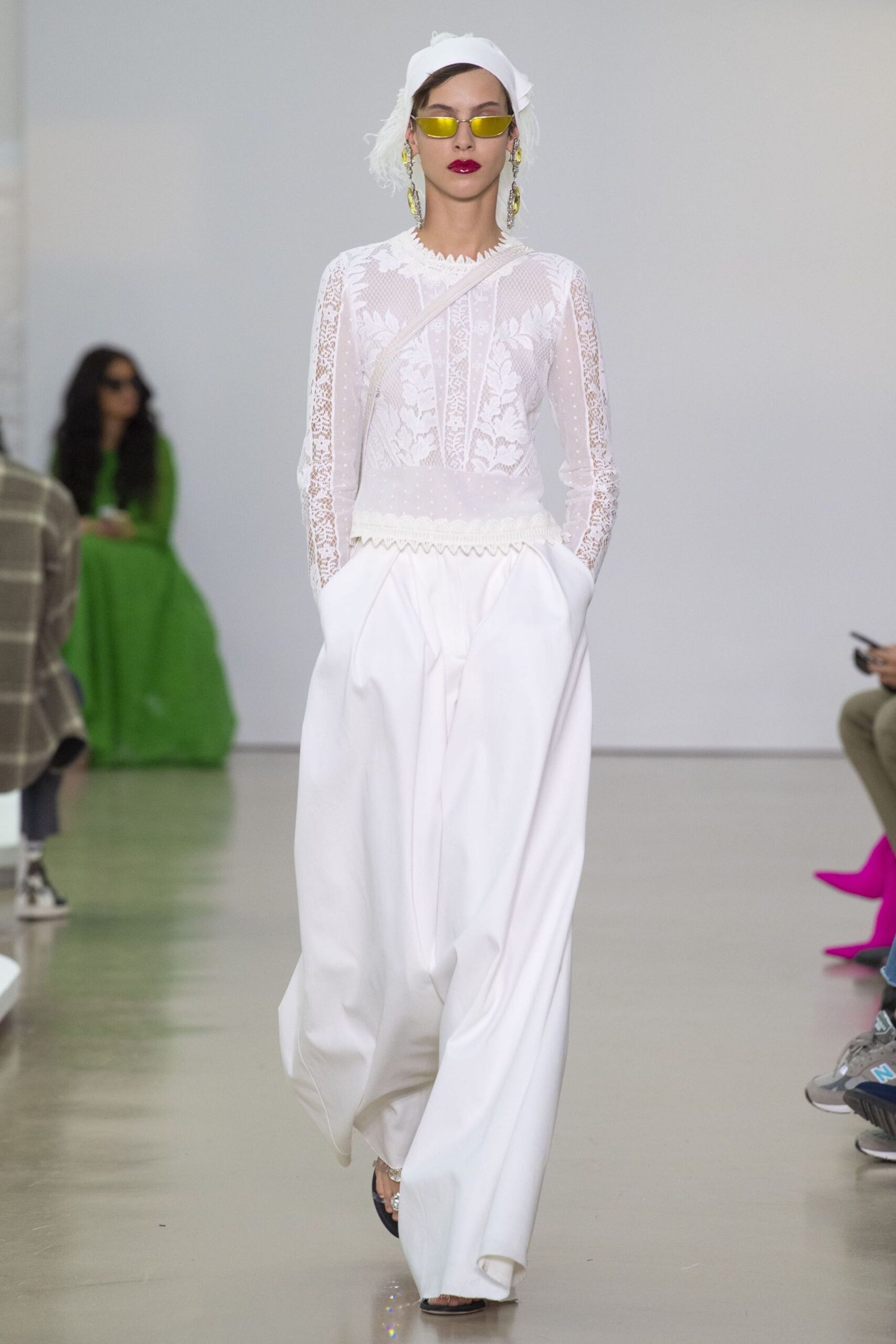 Total white: Οι Vogue approved συνδυασμοί του φετινού καλοκαιριού-5