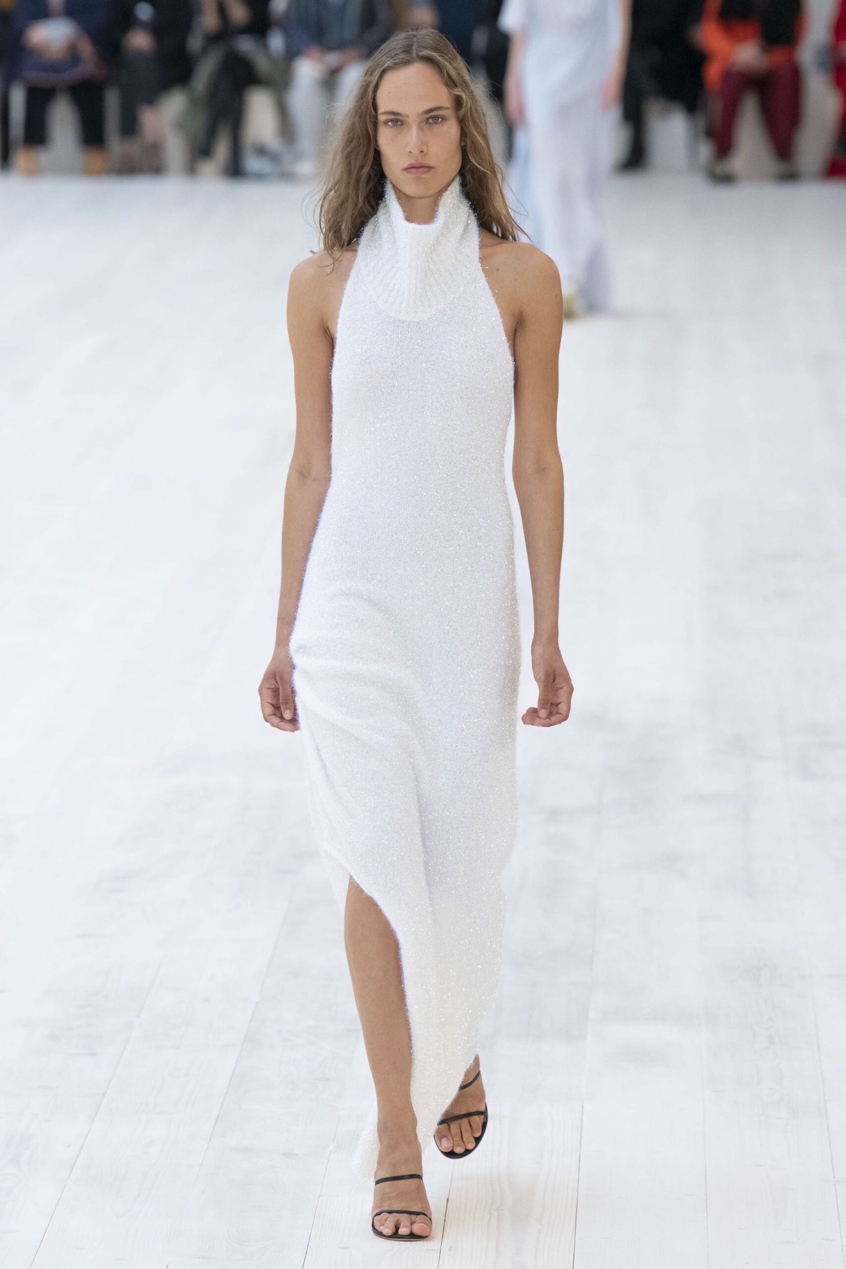 Total white: Οι Vogue approved συνδυασμοί του φετινού καλοκαιριού-2