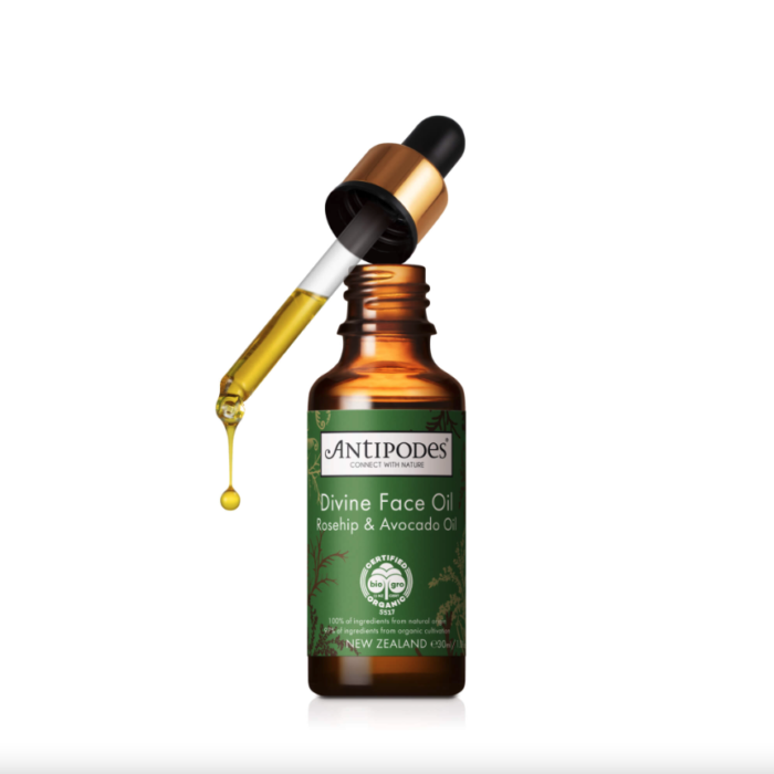 Face oils: 6 best of έλαια που θα αφήσουν το δέρμα απόλυτα ενυδατωμένο και λαμπερό-2