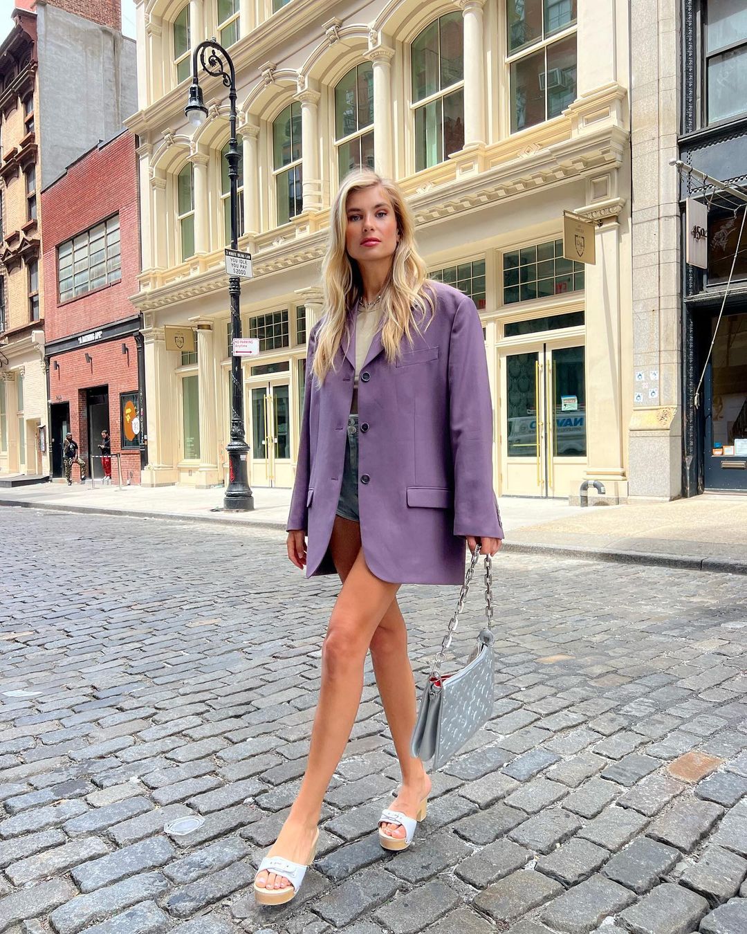 Tα parisian chic καλοκαιρινά παπούτσια που φορούν τώρα οι Γαλλίδες-3