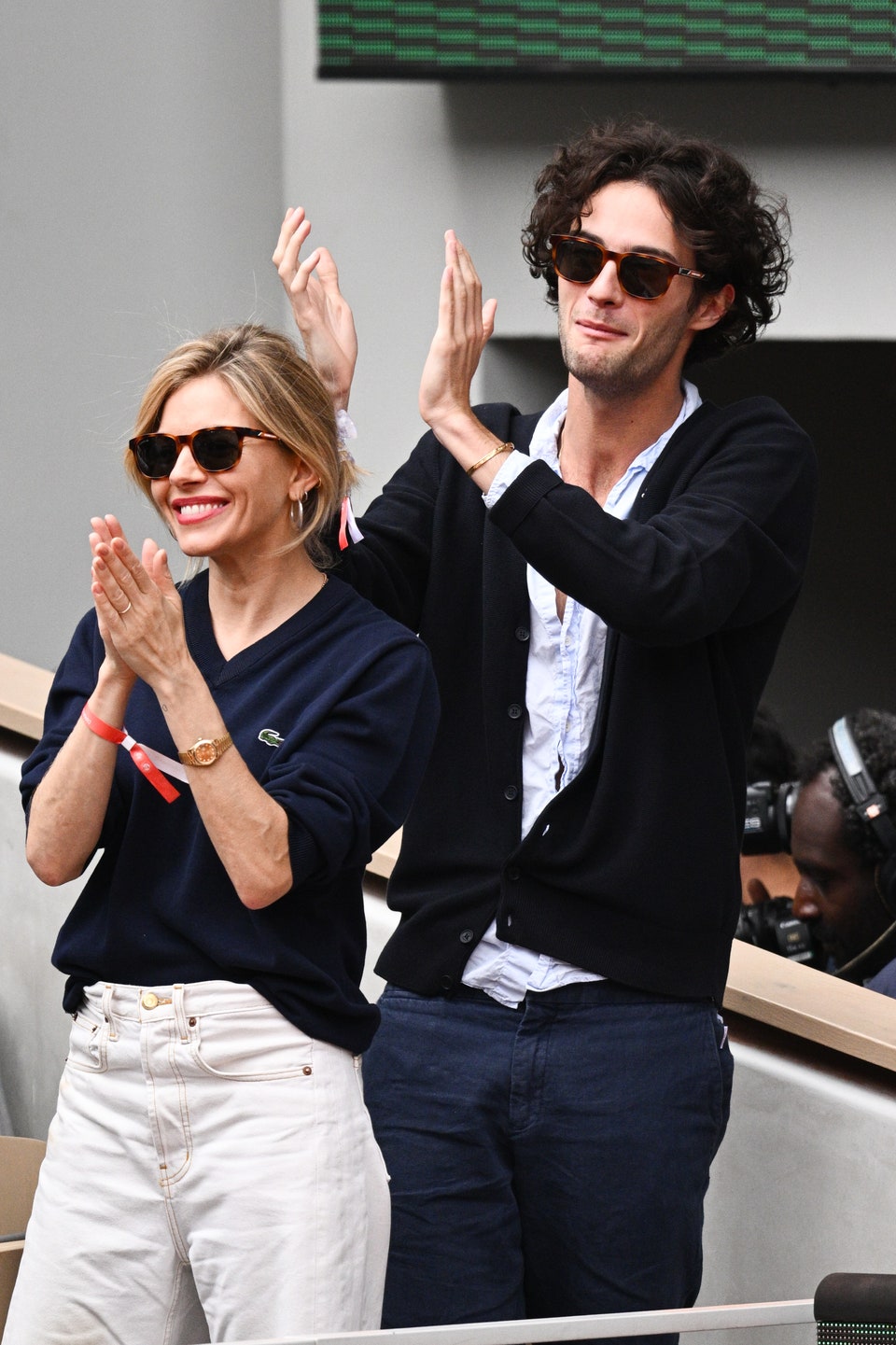 Η Sienna Miller με το tennis chic look του καλοκαιριού-2
