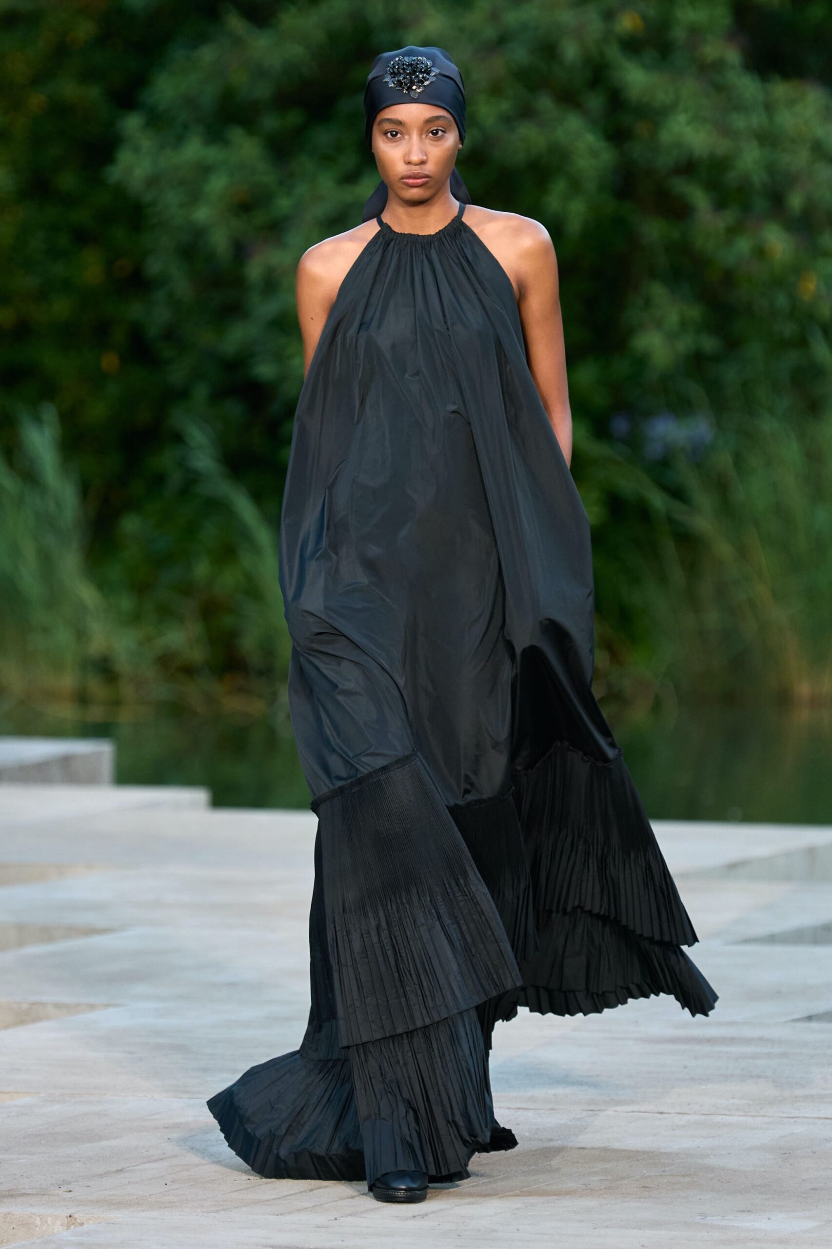 Μαύρο φόρεμα: Όλα τα στιλ που είδαμε στο Resort show της Max Mara-3