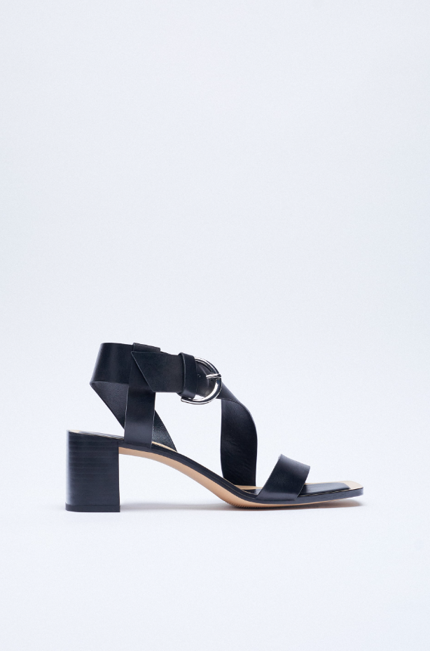 Block heels: Τα 9 πιο άνετα και stylish πέδιλα για το καλοκαίρι-4