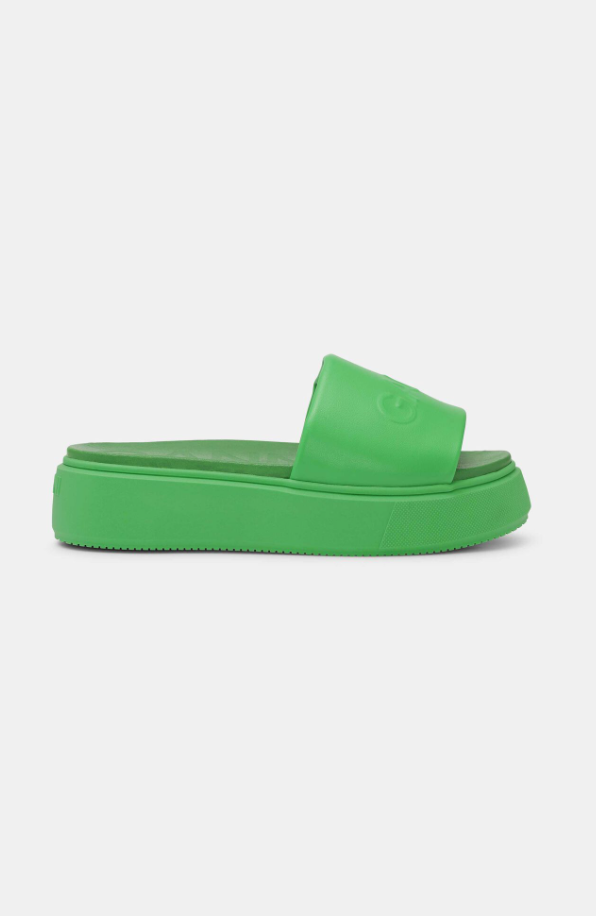Jelly Sandals: Τα 5 στυλ για το καλοκαίρι 2022-2