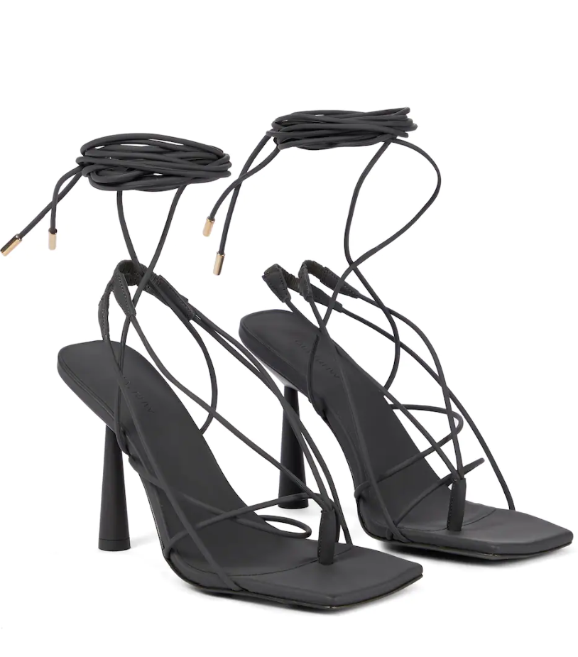 Square-Toe πέδιλα: Τα 7 πιο trendy παπούτσια για κάθε στυλ-4
