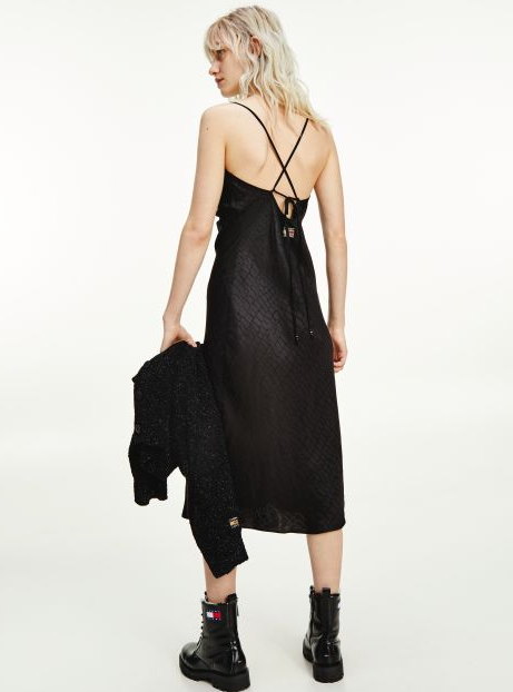 Backless φόρεμα: Η sexy chic τάση για το καλοκαίρι-7