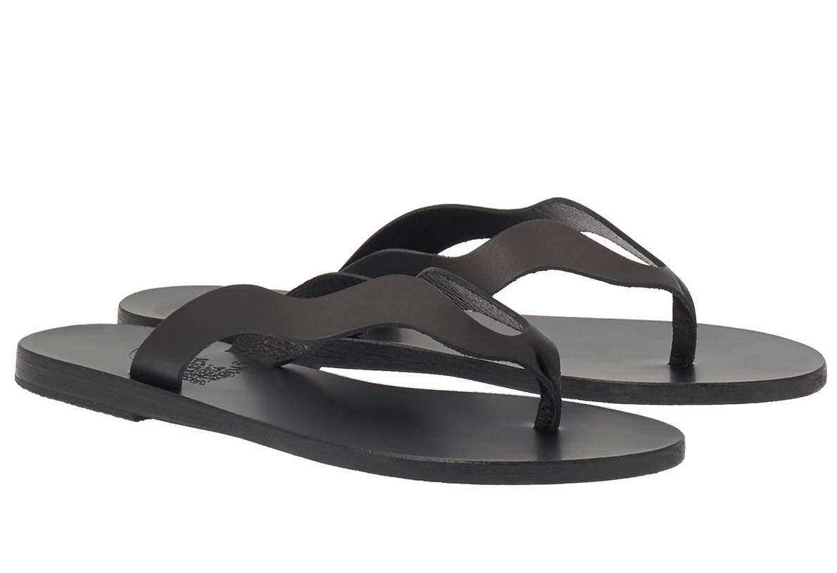 Summer Black: 8 κομμάτια-κλειδιά για να συνεχίσετε να φοράτε το μαύρο χρώμα-3