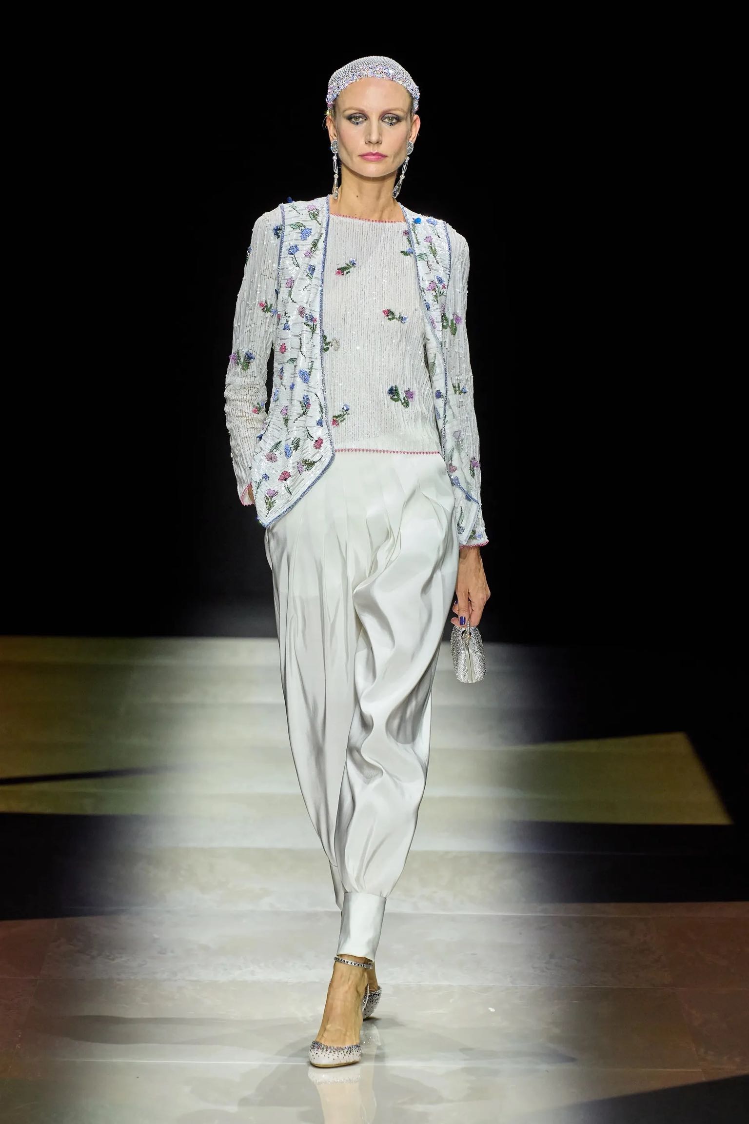 Armani Couture FW22: Όλες οι λεπτομέρειες για το λαμπερό σόου-4