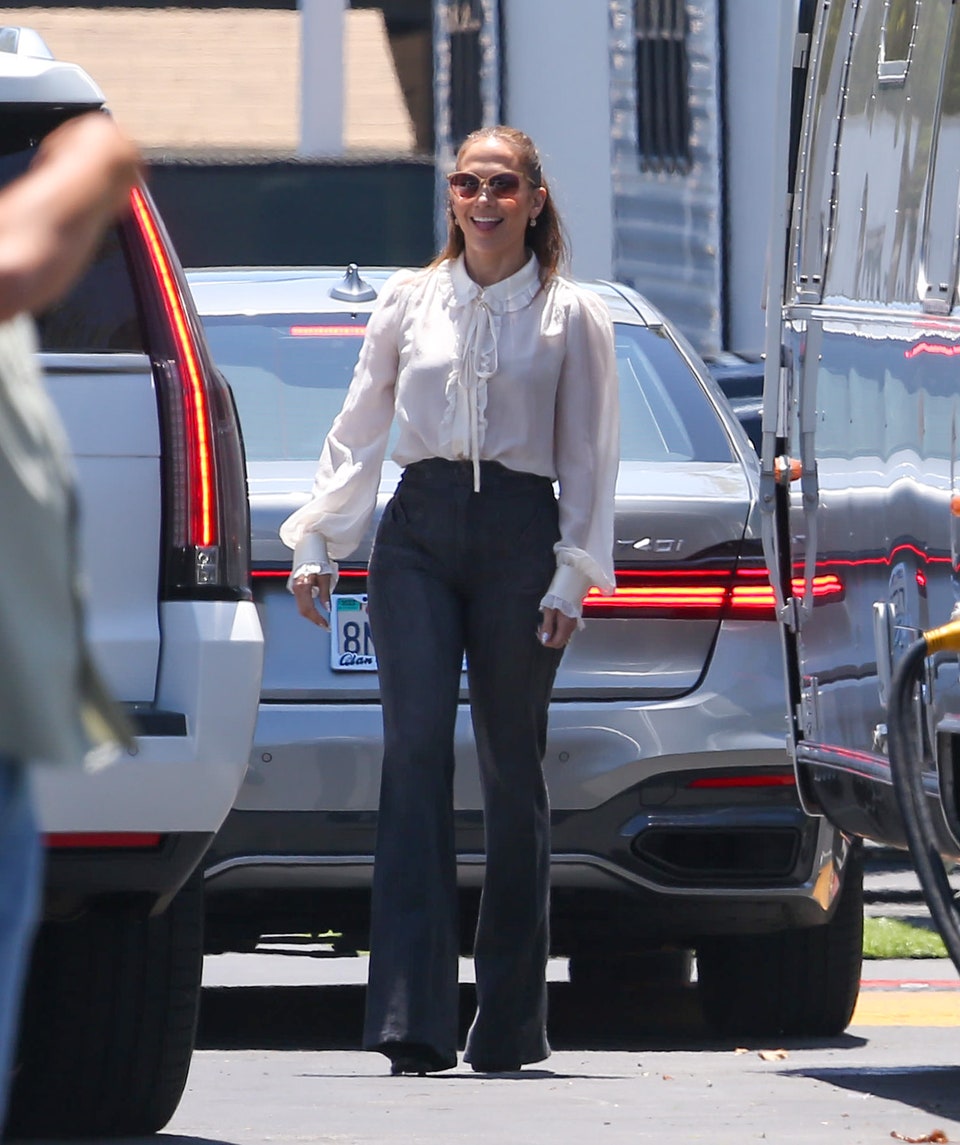 Η Jennifer Lopez είναι η βασίλισσα του office look-4