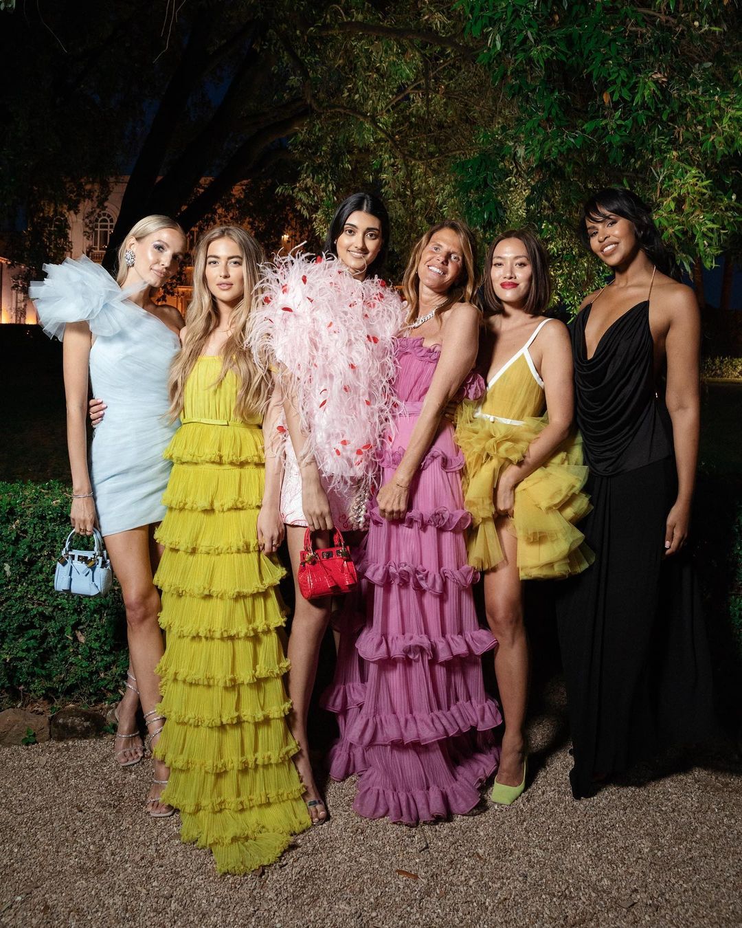 Wedding Guest: Τα 4 χρώματα που δεν πρέπει να φορέσετε σε ένα γάμο-5