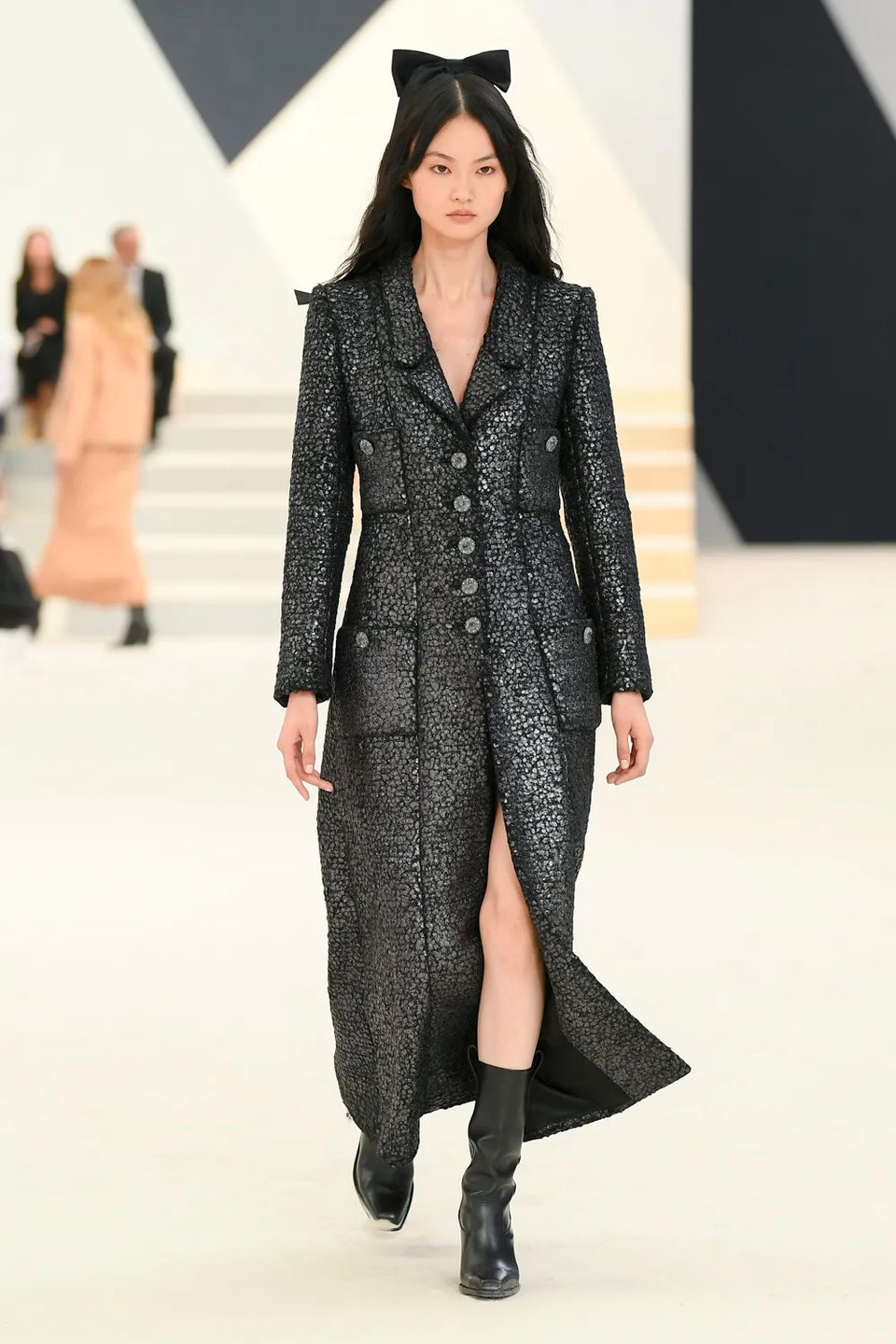 Chanel Couture Fall/Winter 22-23: Επιστροφή στα 30s-6