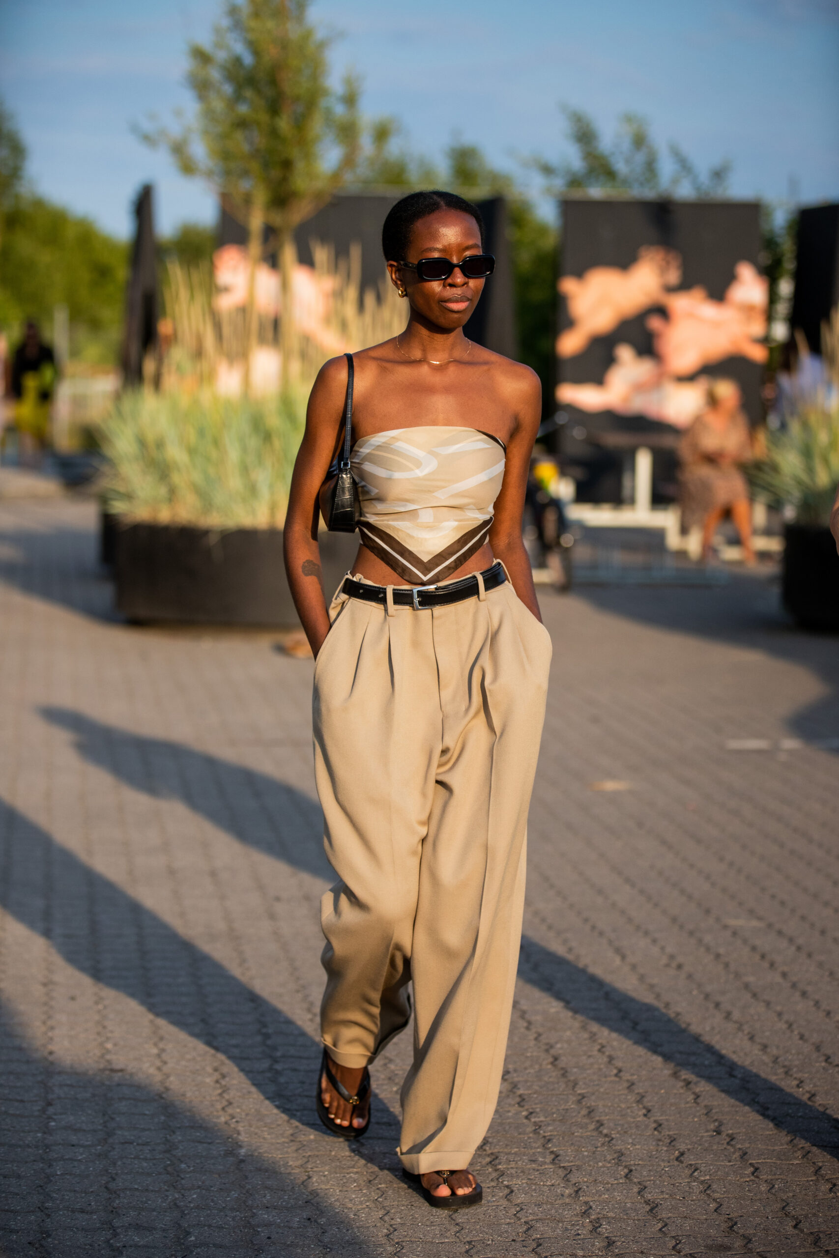 Heatwave dressing: Οι εμφανίσεις και τα style tricks που δίνουν τη λύση-8