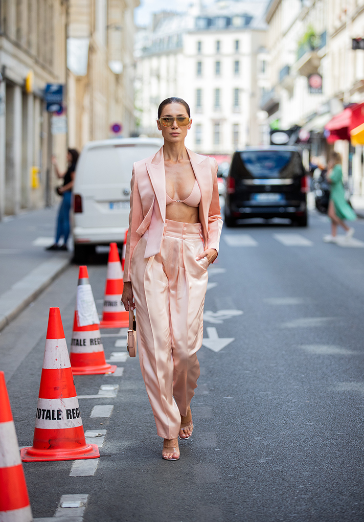 Heatwave dressing: Οι εμφανίσεις και τα style tricks που δίνουν τη λύση-4
