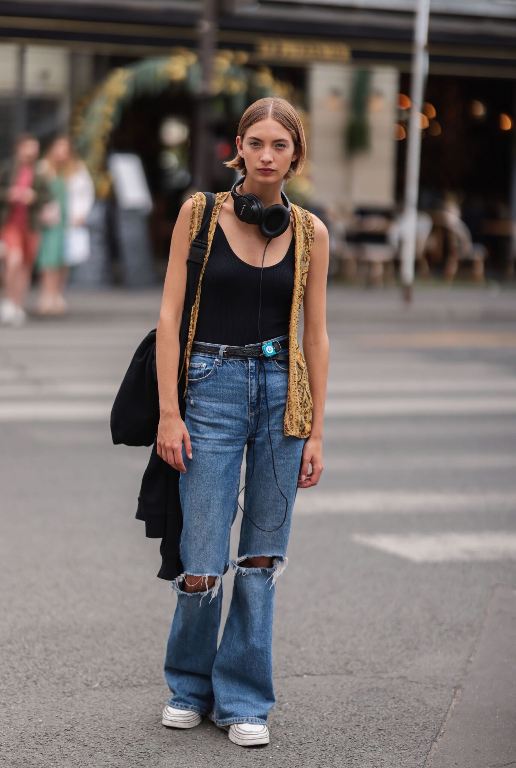 Μετά τα cargo, τα ripped jeans επιστρέφουν για το φθινόπωρο-3