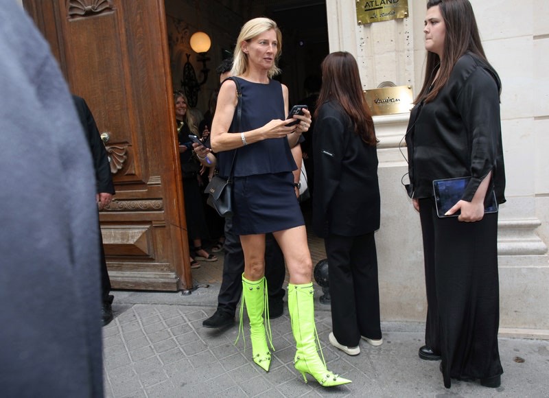 Τα πρώτα look του φθινοπώρου είναι total black-10