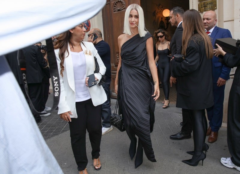 Τα πρώτα look του φθινοπώρου είναι total black-7