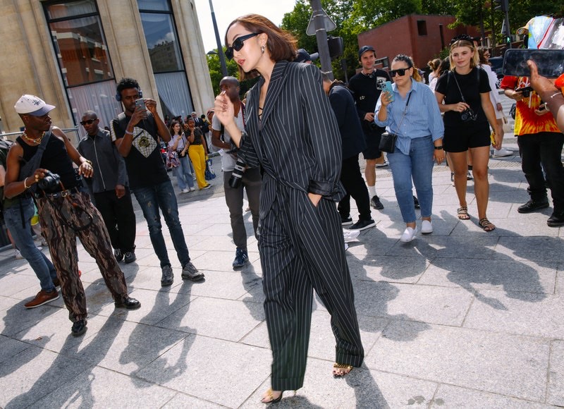 Τα πρώτα look του φθινοπώρου είναι total black-6