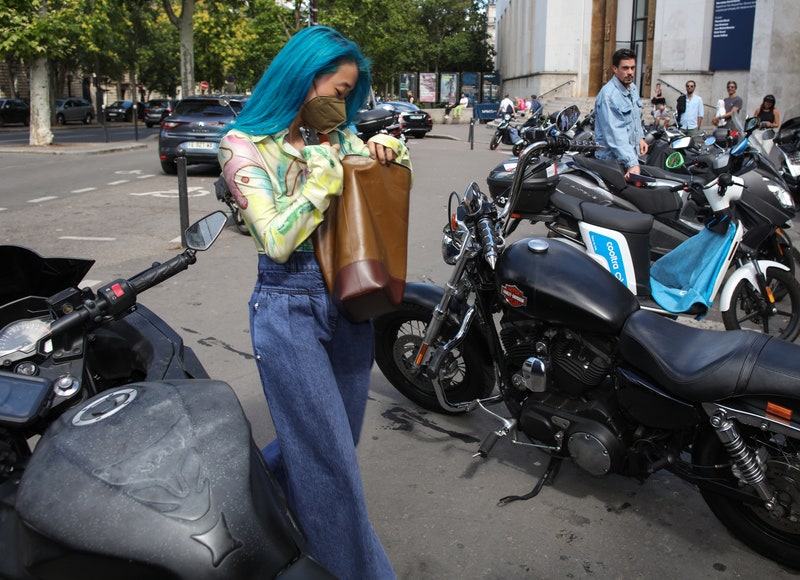 Εβδομάδα Μόδας Υψηλής Ραπτικής: Οι ωραιότερες street style στιγμές από το Παρίσι-20