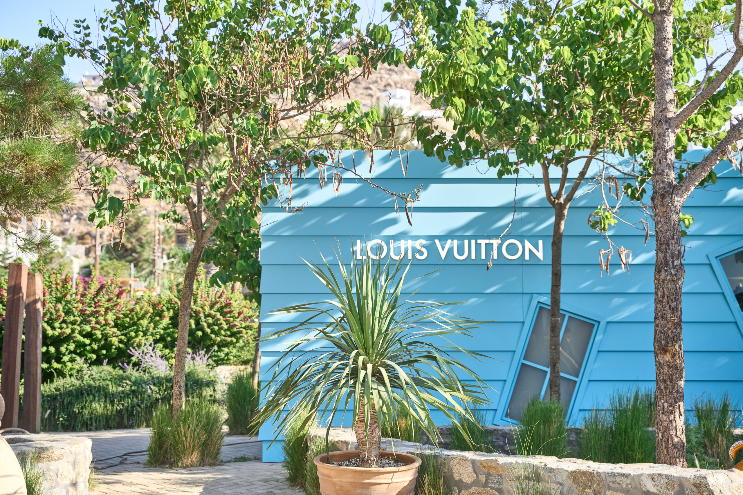 Louis Vuitton pops up in Mykonos!