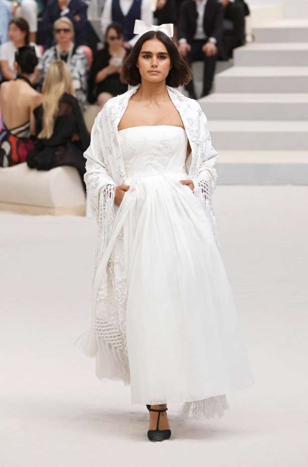 Chanel Couture Fall/Winter 22-23: Επιστροφή στα 30s-4