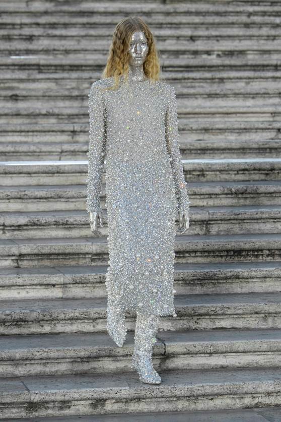 Valentino Couture AW22-23: Όλες οι λεπτομέρειες για το εντυπωσιακό show στη Ρώμη-5