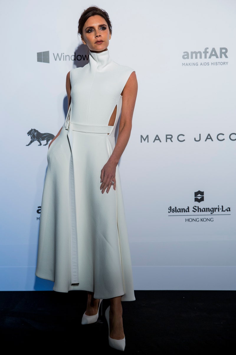 All-white: Οι πιο κομψές εμφανίσεις της Victoria Beckham με λευκά outfits-12