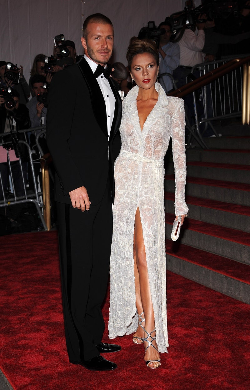 All-white: Οι πιο κομψές εμφανίσεις της Victoria Beckham με λευκά outfits-9