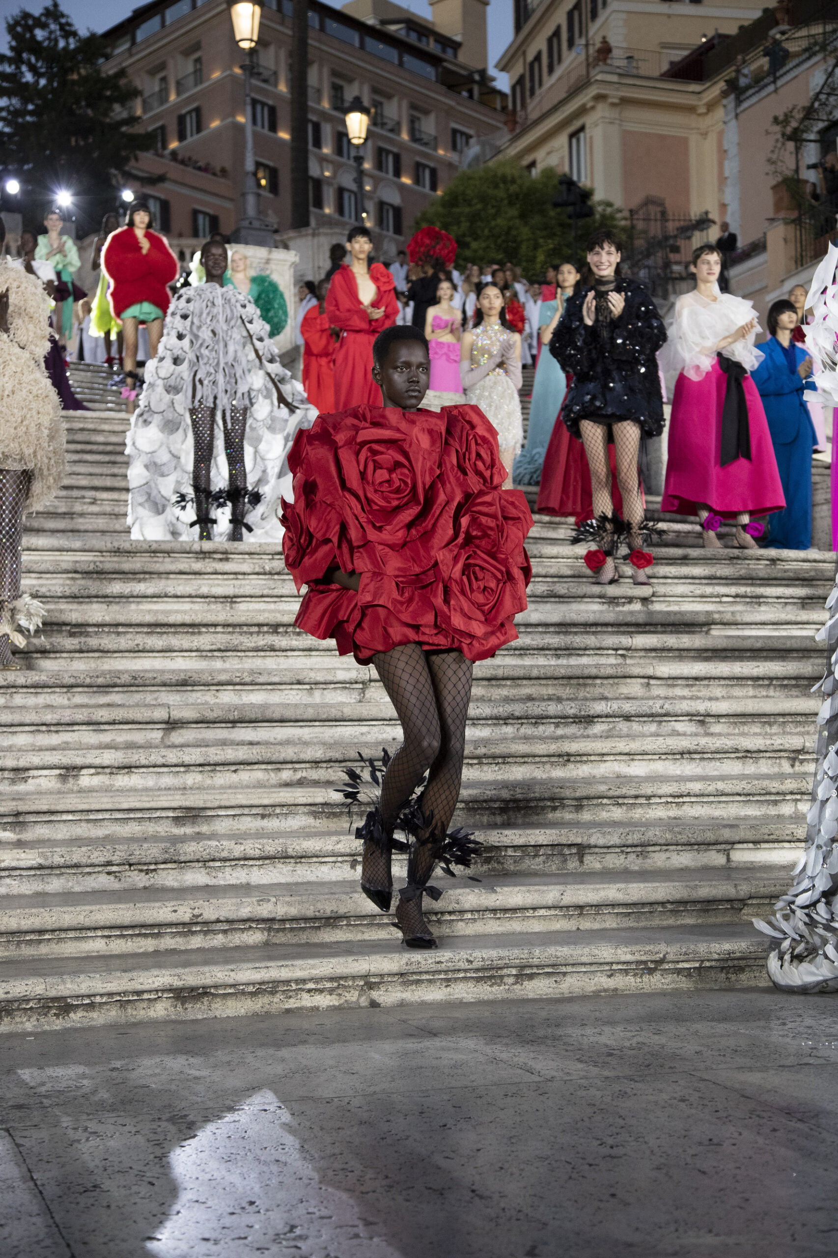 Valentino Couture AW22-23: Όλες οι λεπτομέρειες για το εντυπωσιακό show στη Ρώμη-4