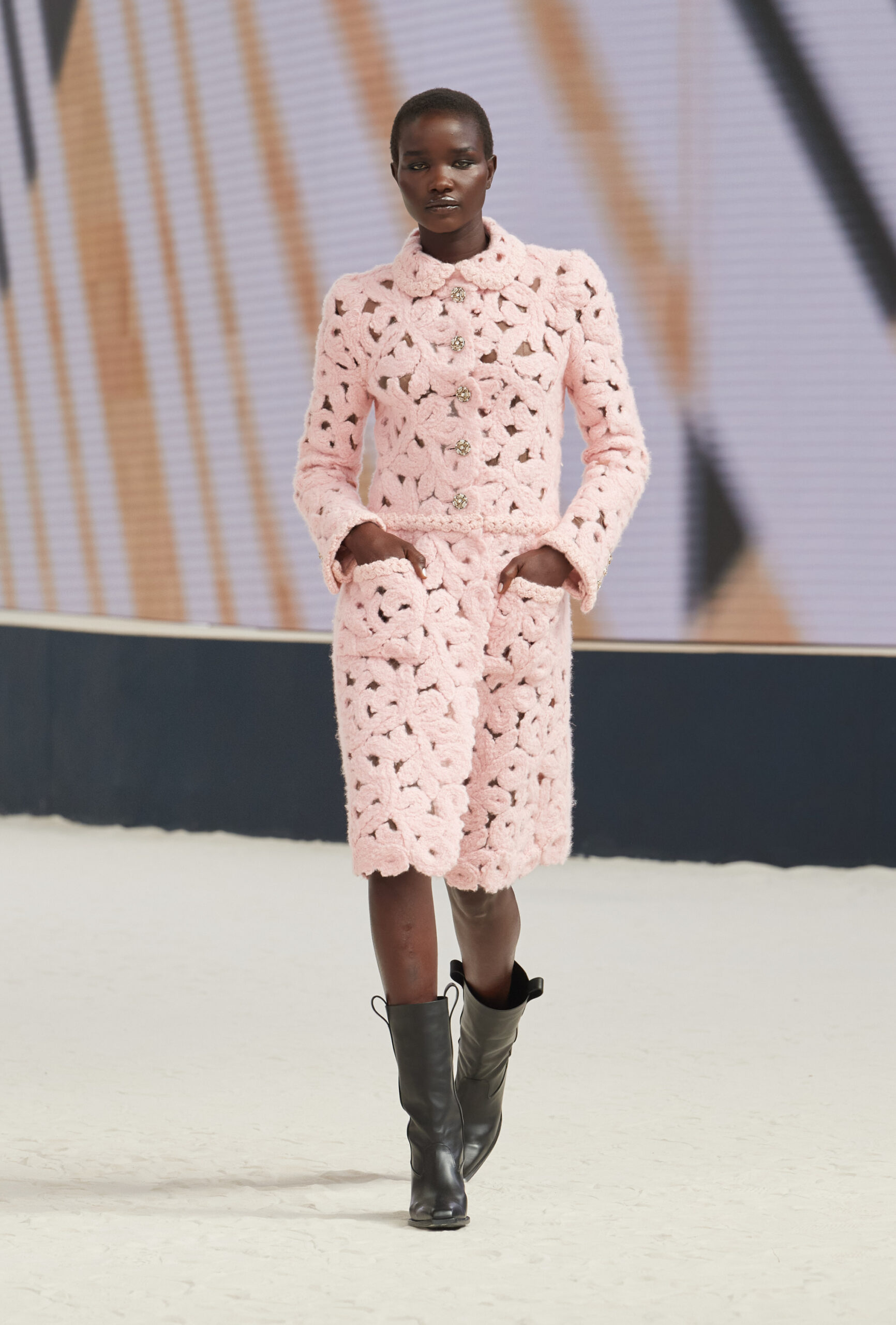 Chanel Couture Fall/Winter 22-23: Επιστροφή στα 30s-11