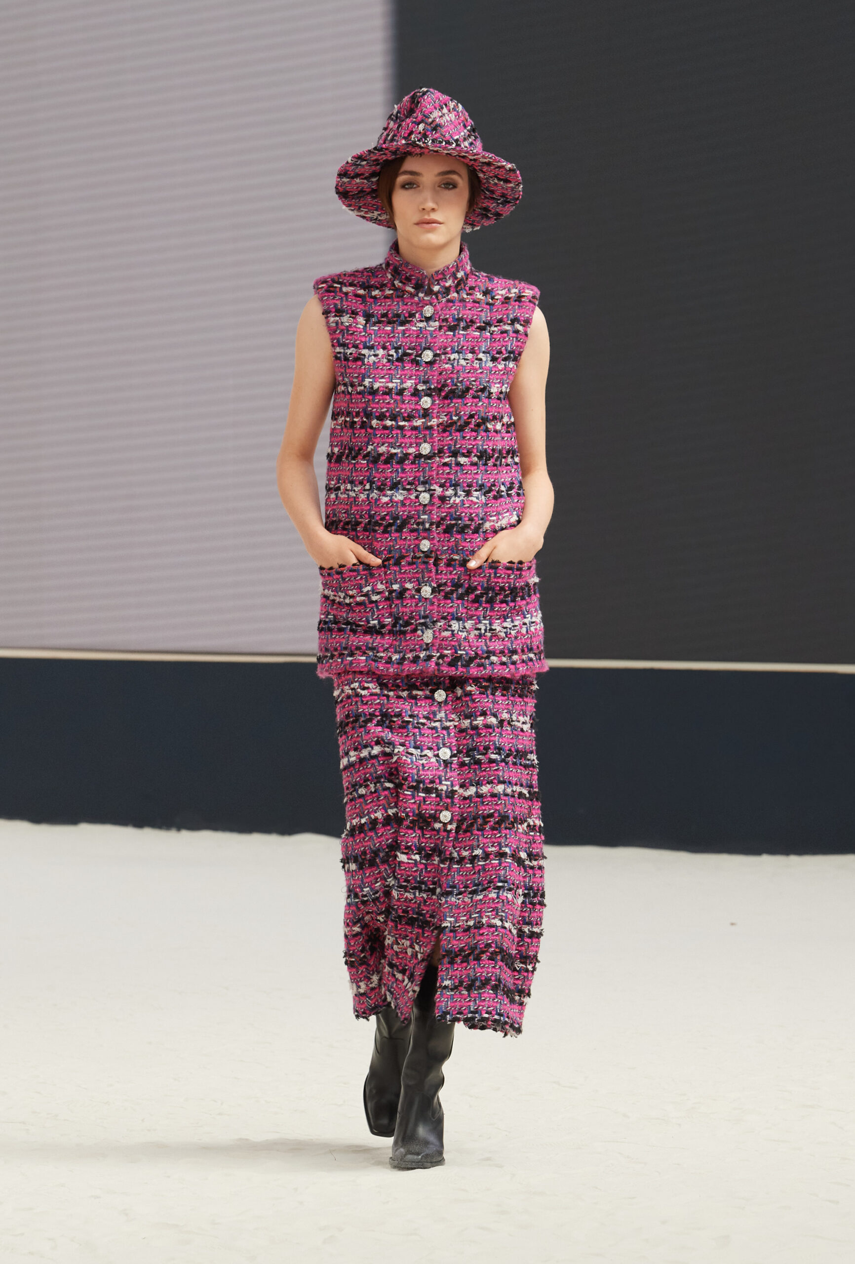 Chanel Couture Fall/Winter 22-23: Επιστροφή στα 30s-12