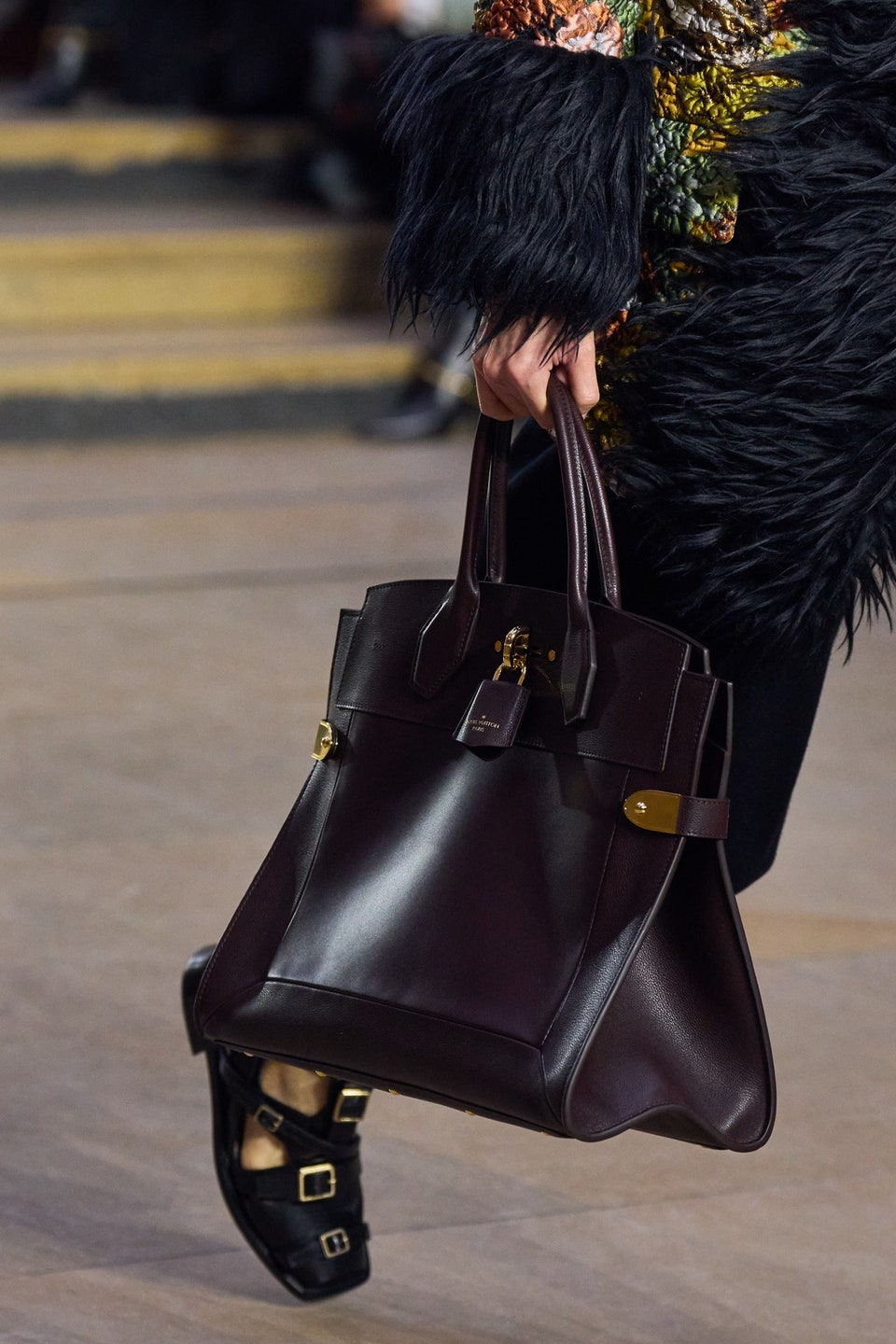 Buckled shoes: Οι αγκράφες είναι η τάση στα παπούτσια για το φθινόπωρο 2022-4
