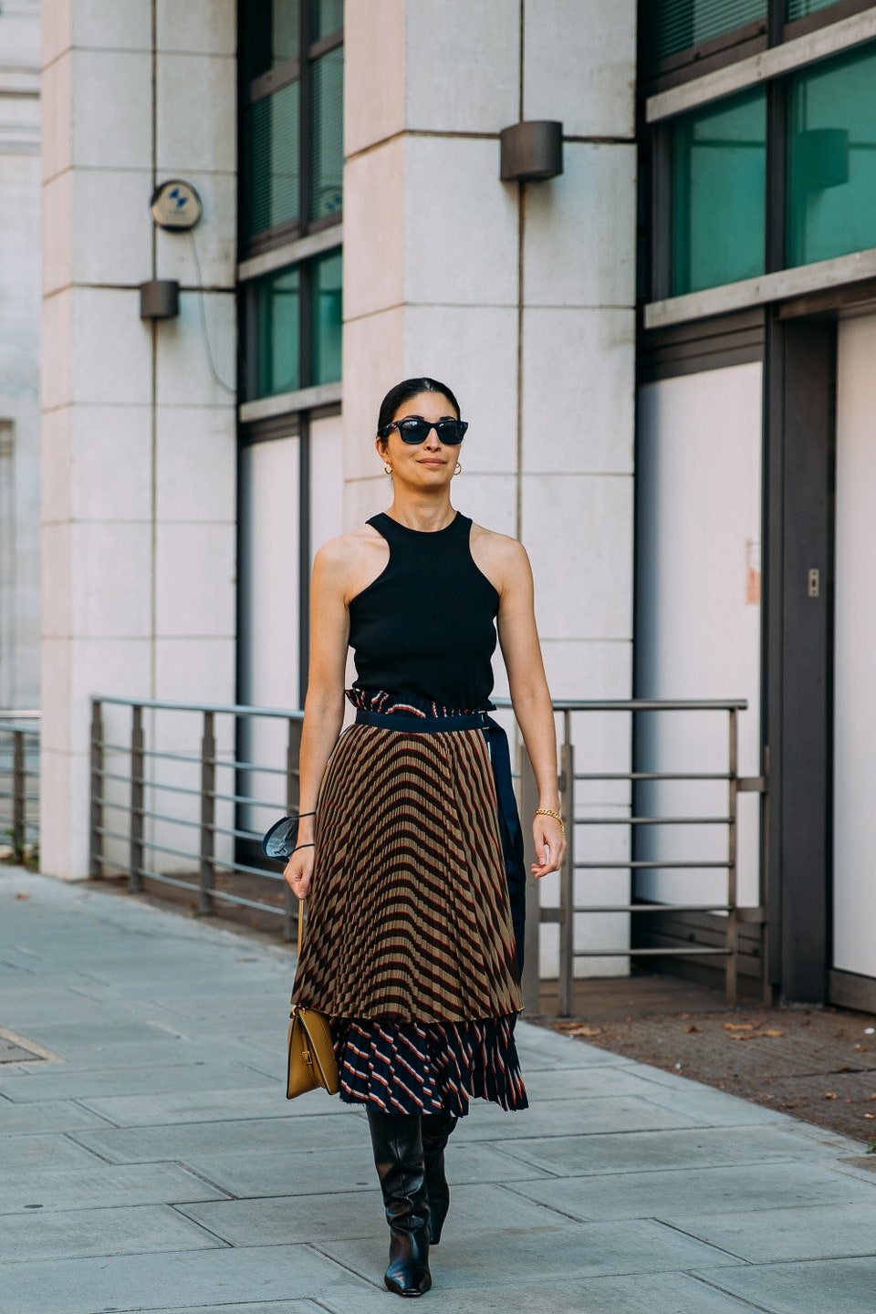 6 δροσερά office look για να αντιμετωπίσετε τις πιο ζεστές καλοκαιρινές μέρες-5