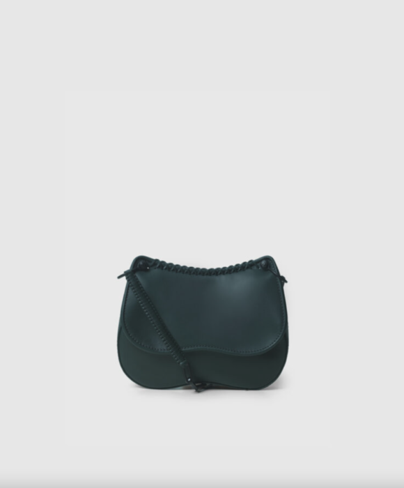 Slim-fit bags: Η νέα it τσάντα του φθινοπώρου μόλις κατέφθασε-1