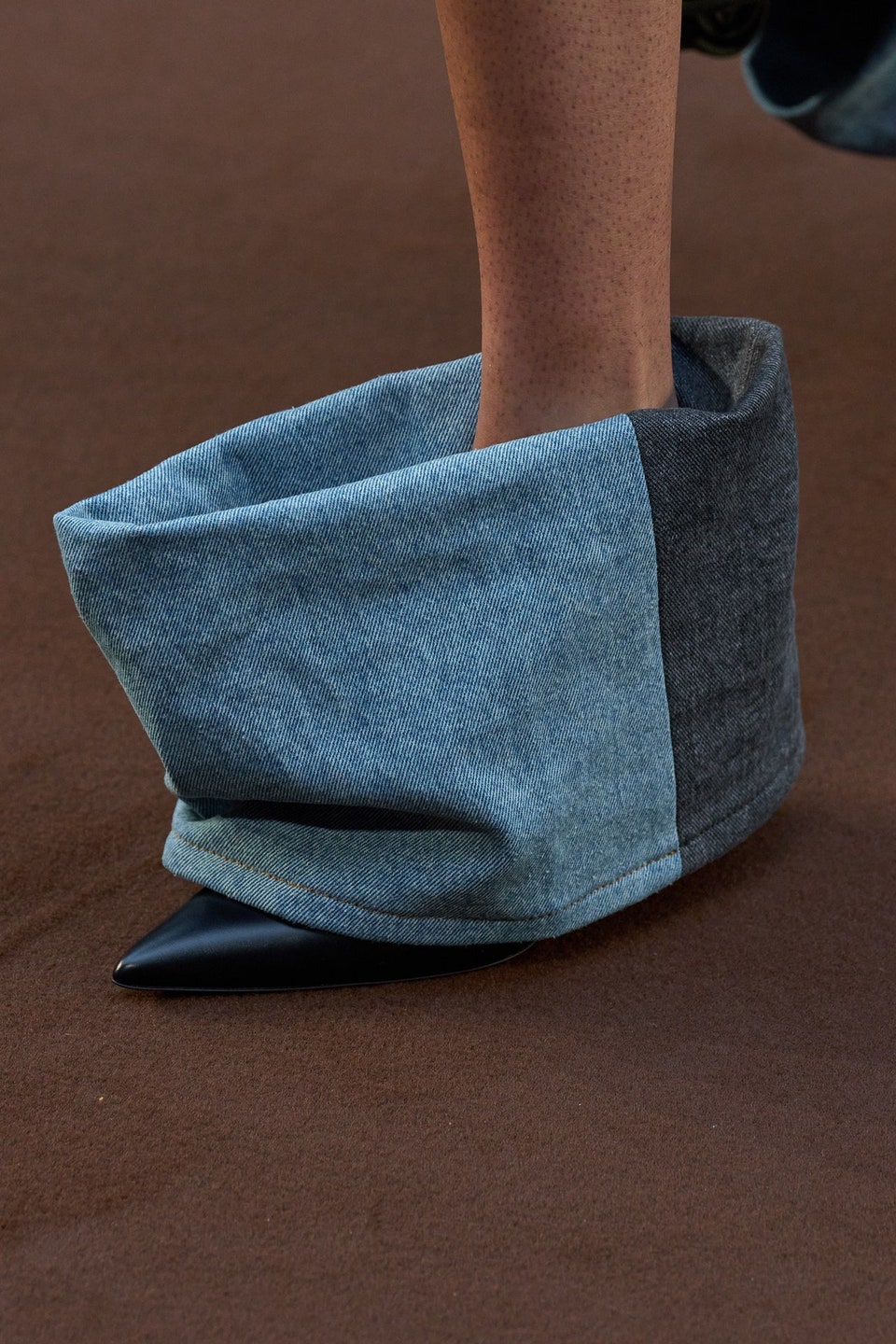 Denim μπότες: Η viral DIY τάση του φθινοπώρου-3