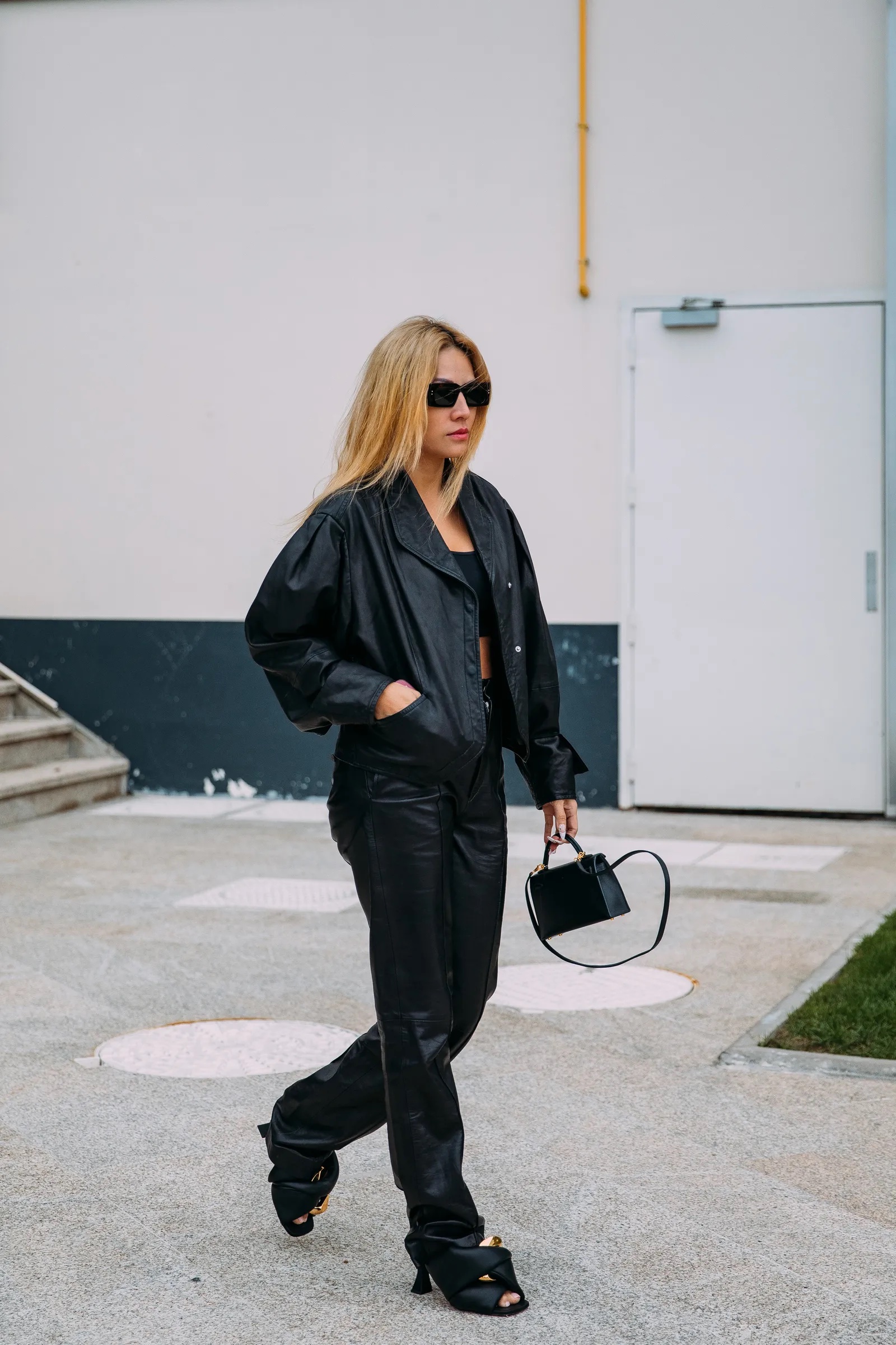 Leather trend: Τα 5 δερμάτινα items για τη fall γκαρνταρόμπα-3