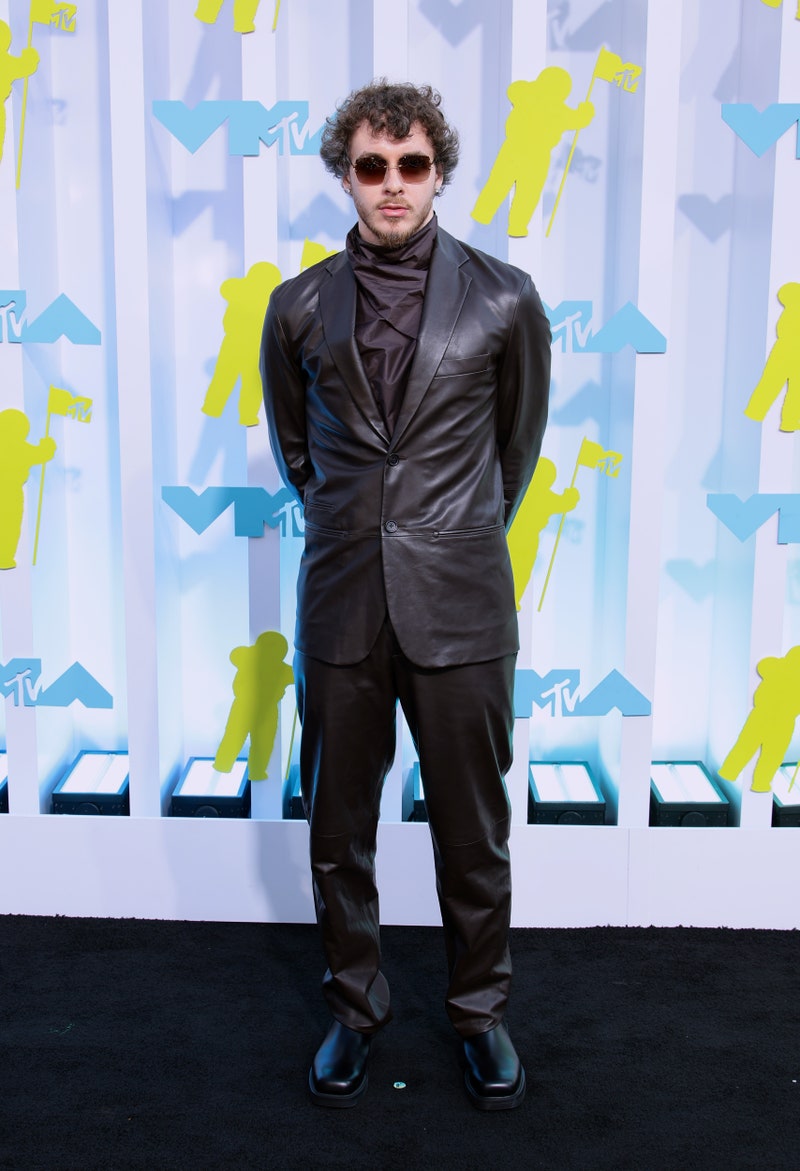 VMAs 2022: Το dark glam κυριάρχησε στο κόκκινο χαλί-3