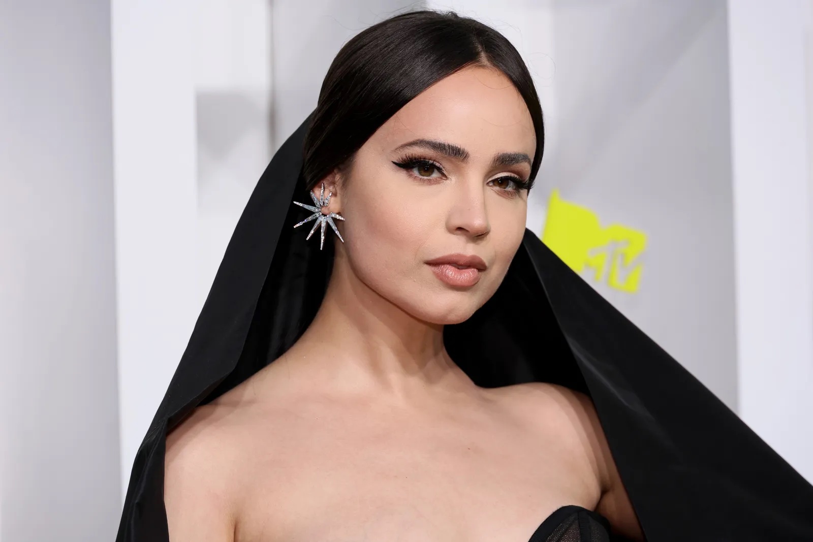 VMAs 2022: Όλα τα beauty look που ξεχώρισαν-7