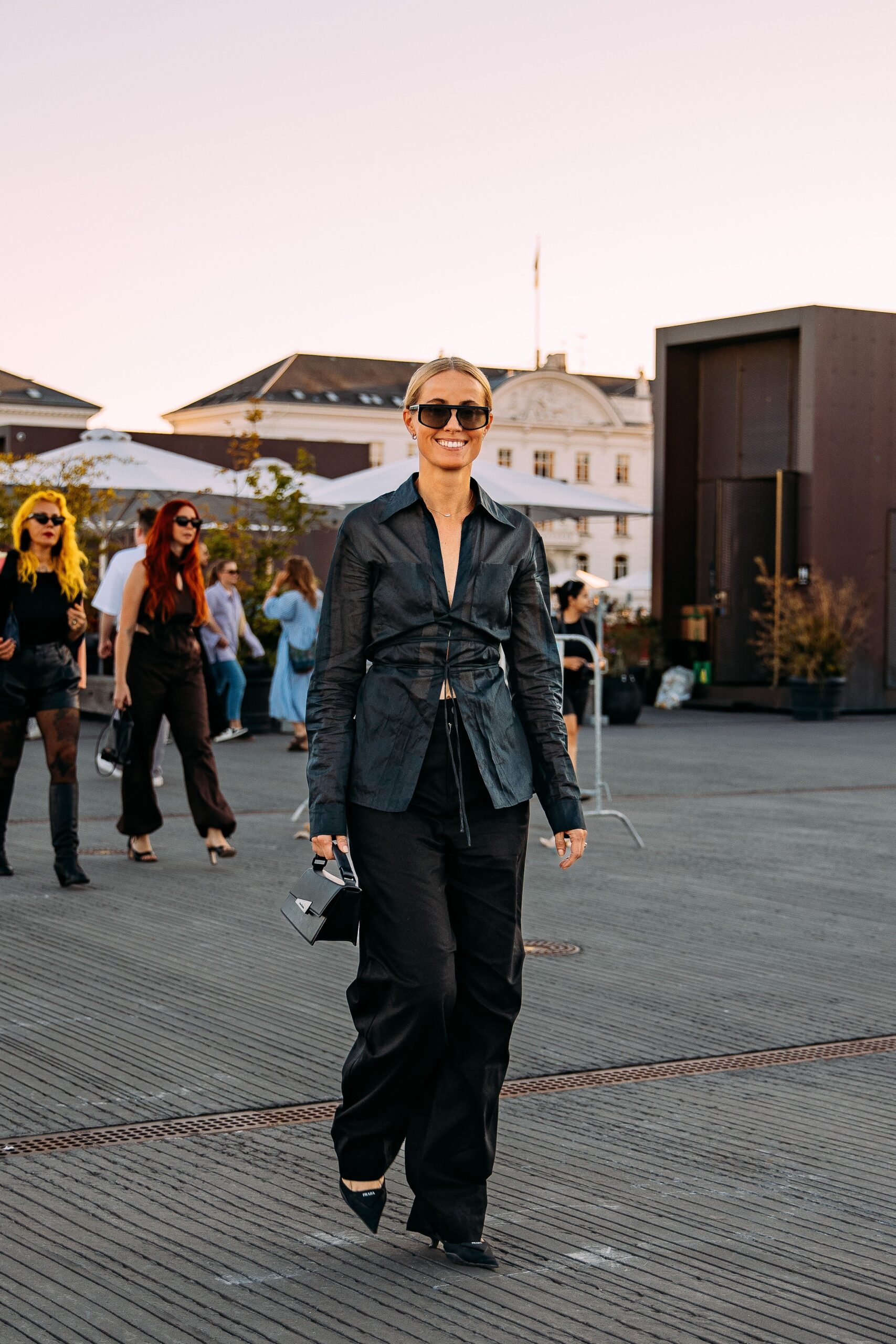 Classic with a twist: Τα πιο κομψά street style από την Εβδομάδα Μόδας Κοπεγχάγης-3