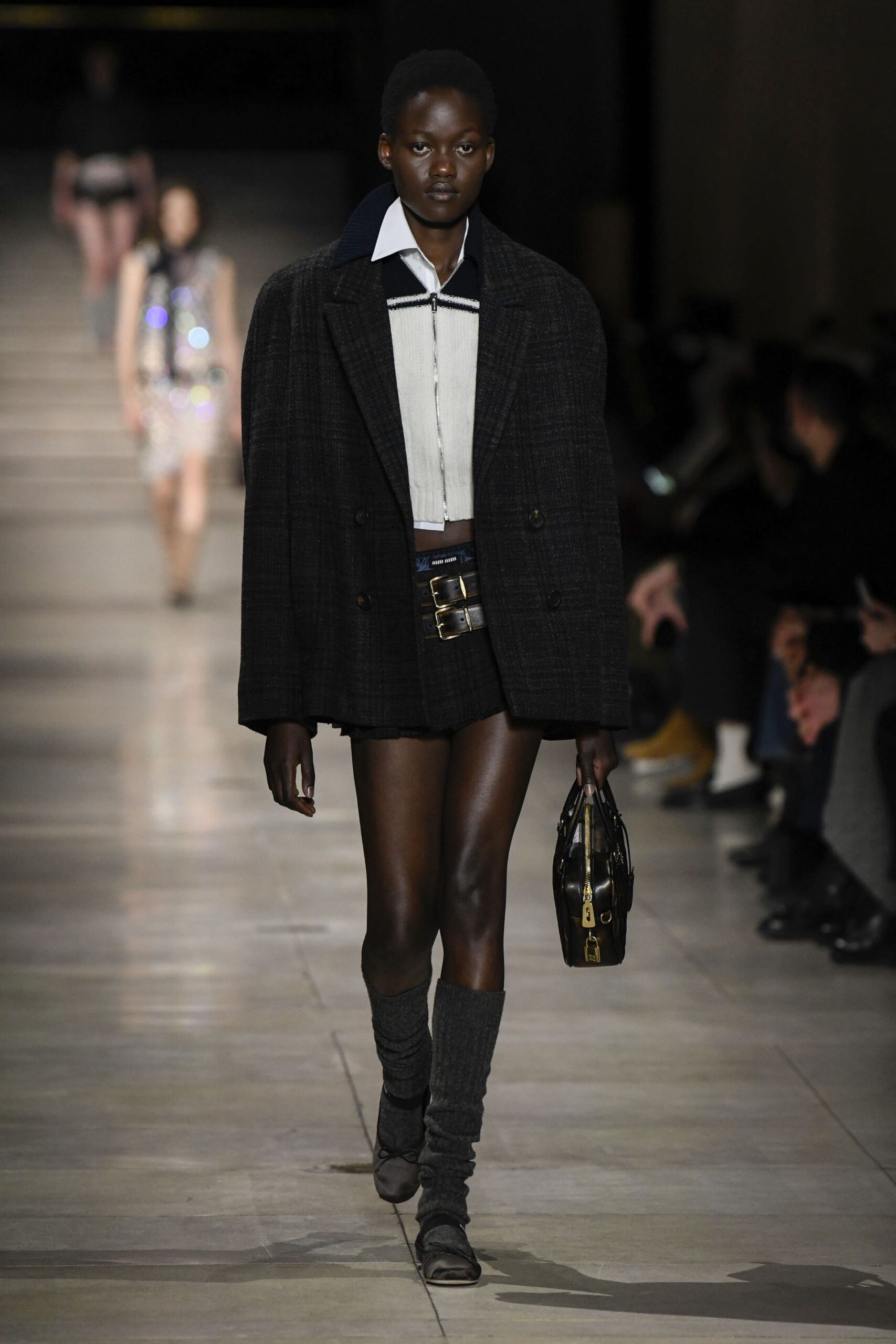 Blazer & μίνι φούστα: Ο fresh συνδυασμός που θα κάνουμε τους επόμενους μήνες-2