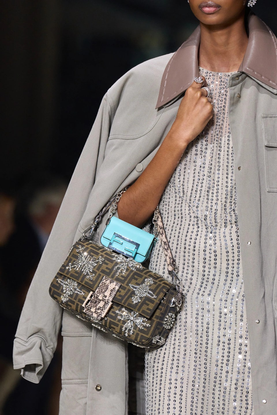 25 χρόνια Fendi Baguette με ένα extra λαμπερό show στη Νέα Υόρκη-4