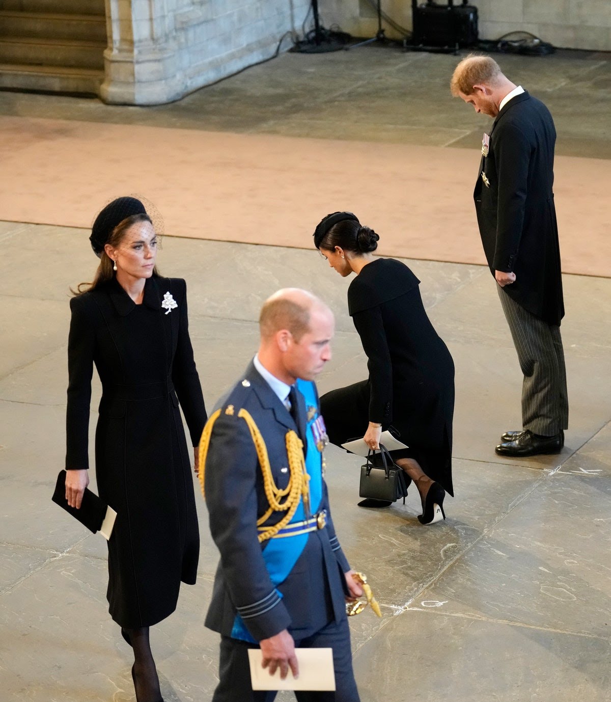 Kate Middleton: Η καρφίτσα με συναισθηματική αξία που επέλεξε για να τιμήσει τη Βασίλισσα Ελισάβετ-2