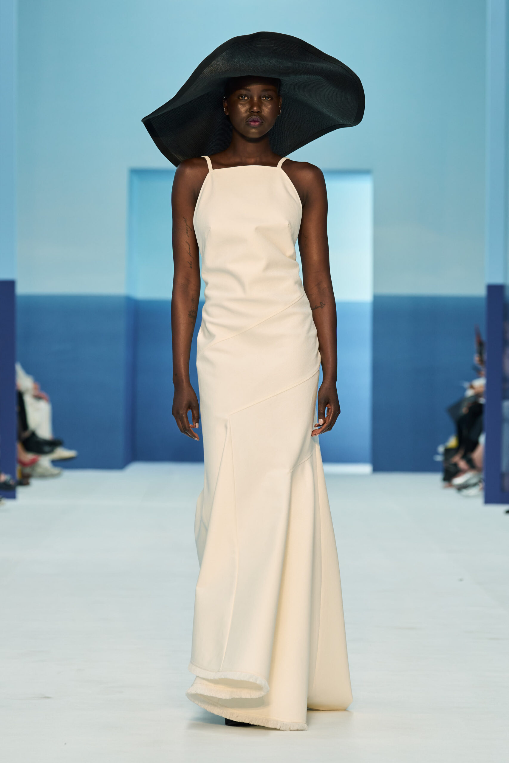 Εβδομάδα Μόδας Μιλάνου: Το riviera style της Max Mara για την SS23-7