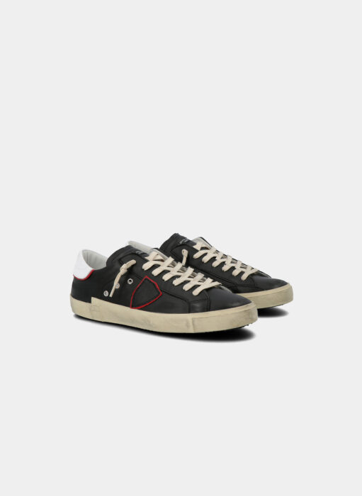 H Vogue επιλέγει τα πιο hot sneakers της σεζόν-6