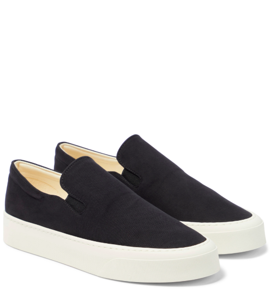 Sneakers και στο γραφείο: Τα στιλ που επιλέγει η Vogue-2