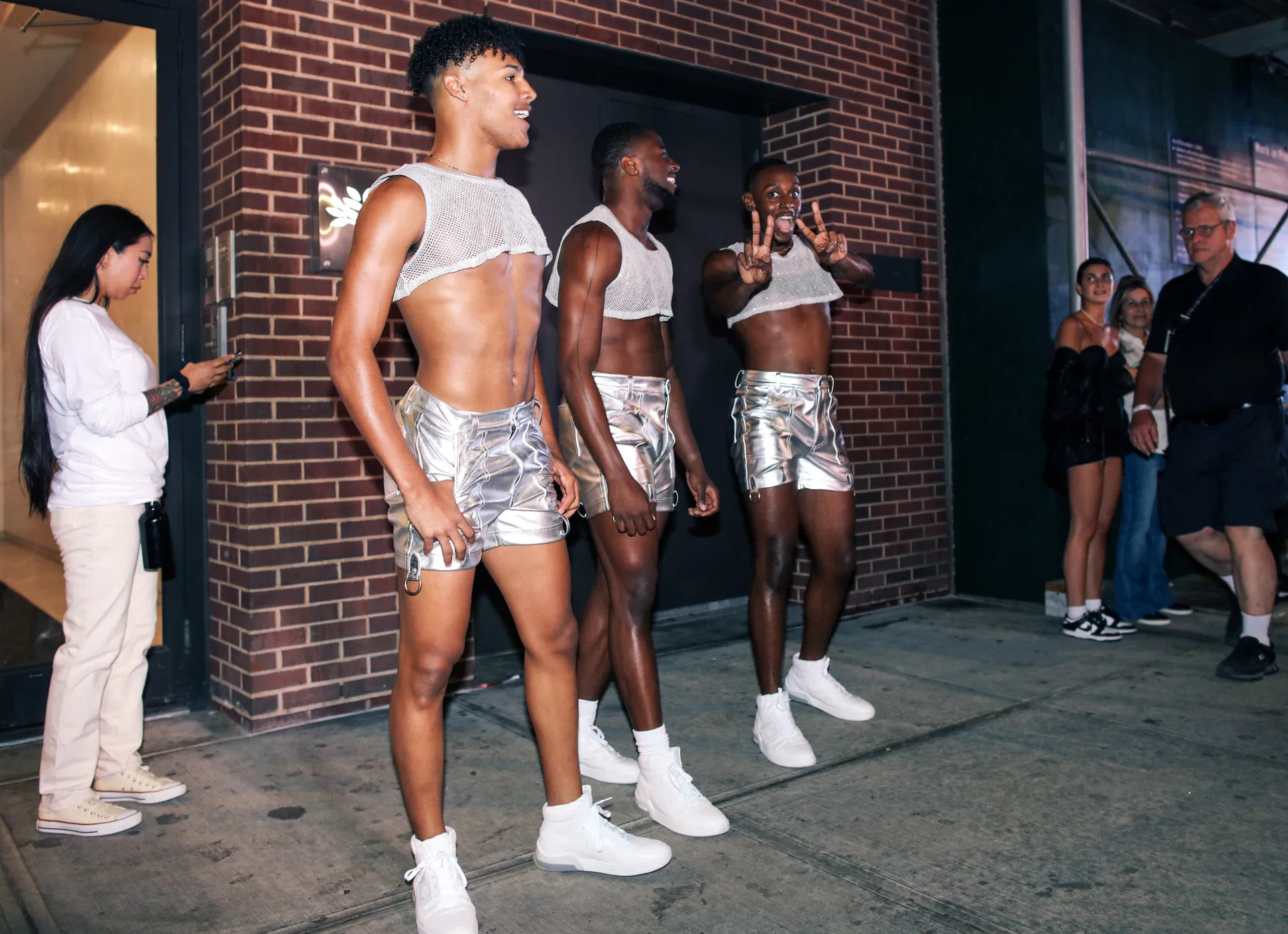 Vogue World: Τα καλύτερα street style μέσα από τα μάτια του Phil Oh-6