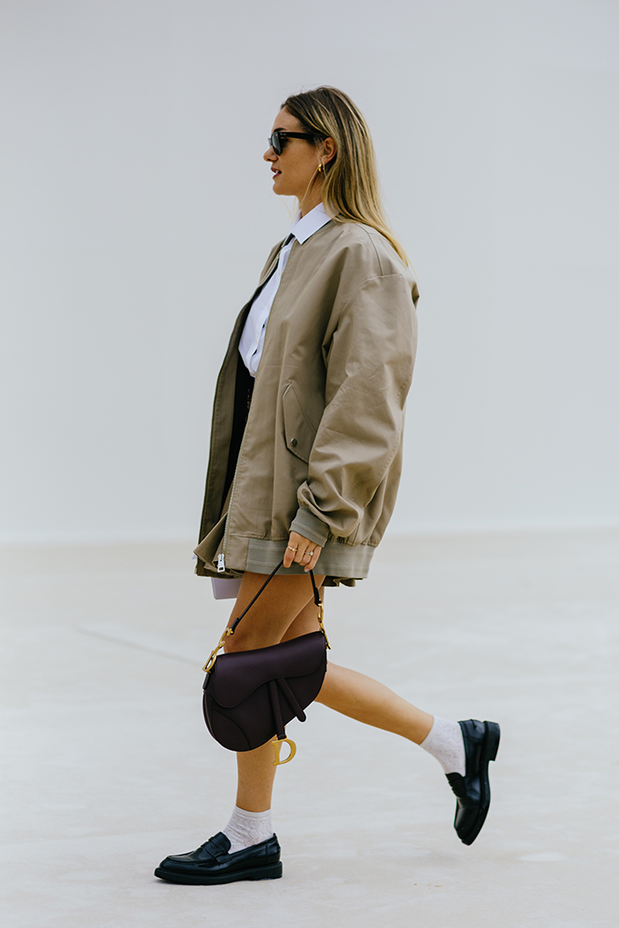 Εβδομάδα Μόδας Παρισιού: Οι street style εμφανίσεις έξω από το Dior SS23 show-14