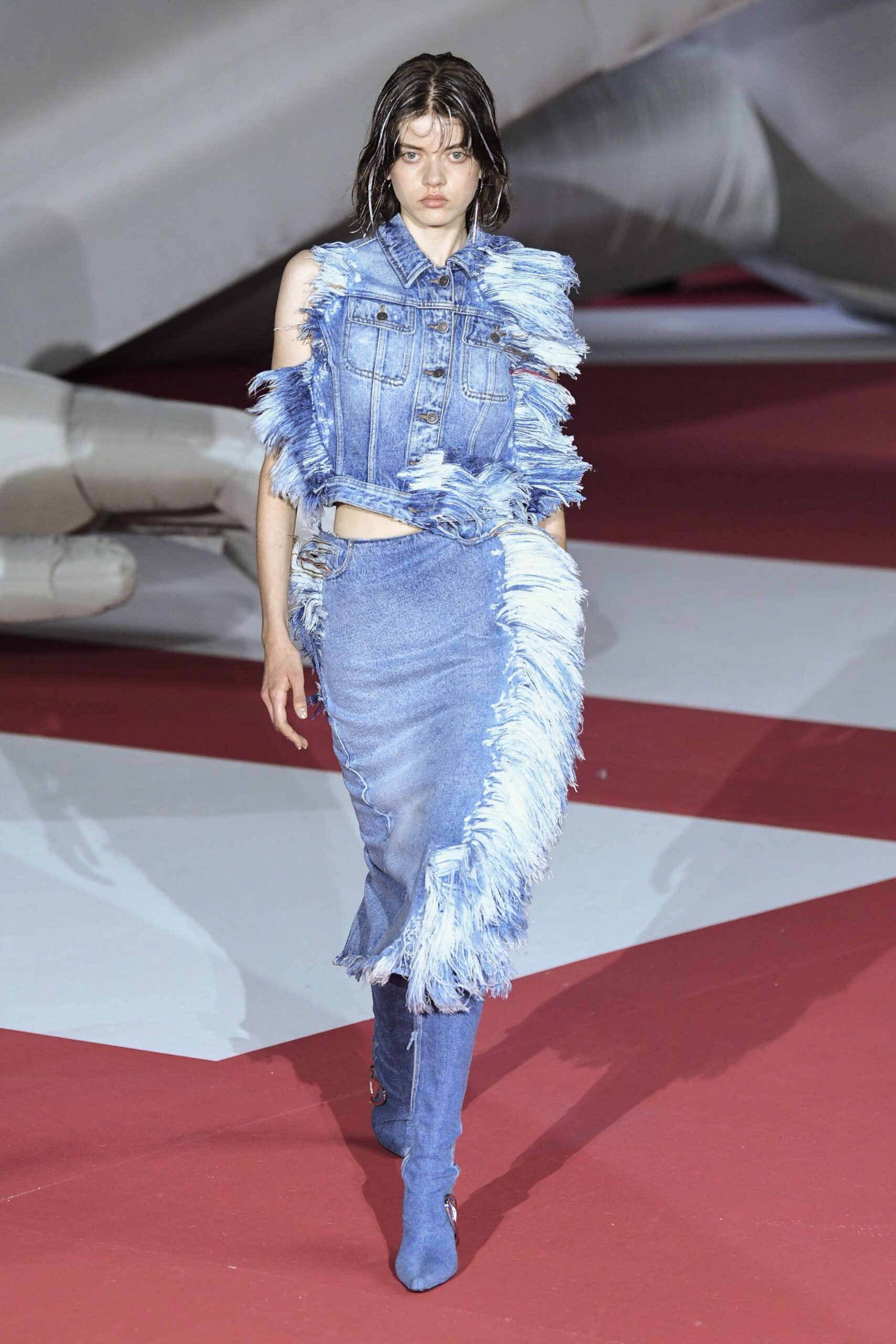 Denim φούστα: Επιστρέφει το φθινόπωρο και είναι midi-3